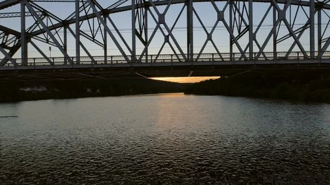 Cinematic Fly Under Bridge At Sundown 库存影片 91897597
