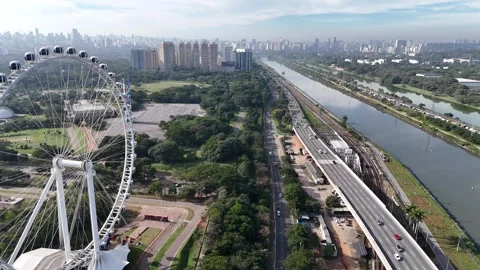 Cinematic forward drone flight passing beside the Ferris wheel at Villa-Lobos Vídeo Stock 339101448