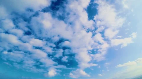 Cinematic FPV Drone Acrobatic Roll and Dive Over Tropical Ocean in Okinawa 4K Vídeos de archivo 335511288