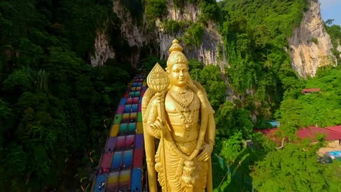 Cinematic FPV Drone Flight Around Lord Murugan Statue at Batu Caves, Malaysia Stock-Footage 339501070