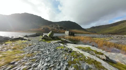 Cinematic FPV Drone Flight Over Llyn Cwmorthin: Rugged Mountain Landscape and Stockbeeldmateriaal 321832235