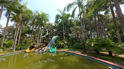Cinematic FPV Drone Flight Through Abandoned Water Slides in Hue, Vietnam 库存影片 331427734