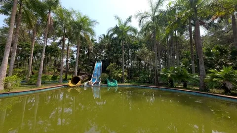 Cinematic FPV Drone Flight Through Abandoned Water Slides in Hue, Vietnam 库存影片 331427769