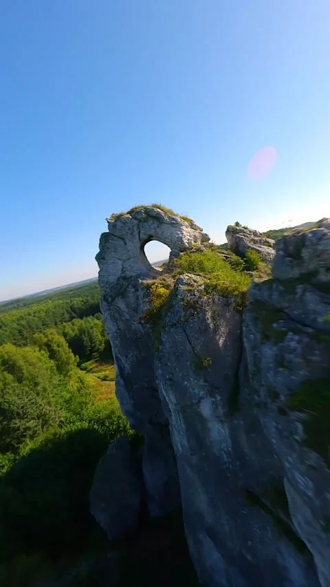 Cinematic FPV drone flying through rock arch at Maczuga Herkulesa, Poland Video stock 337407706