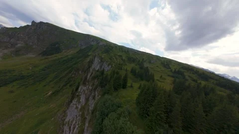 Cinematic FPV Flight Along a Rugged Mountain Ridge in the Swiss Alps 스톡 동영상 343939184