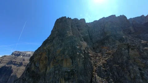 Cinematic FPV Flight Around a Swiss Summit Above Alpine Lake 스톡 동영상 340459907