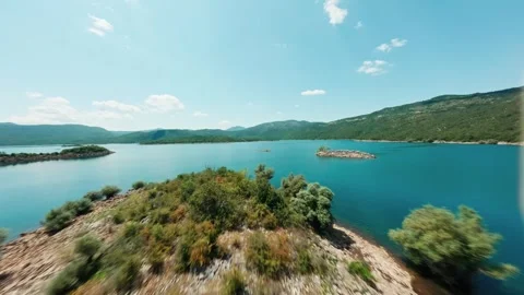 Cinematic FPV Flight Over Slansko Jezero in Montenegro Video stock 305805843