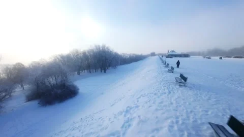 Cinematic FPV Flight Over Snowy Park Path — Winter Landscape 스톡 동영상 323248503
