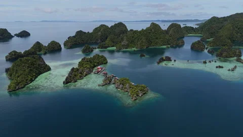Cinematic FPV Style Flyover of Exotic Misool Coastline Indonesia 動画素材 337470841