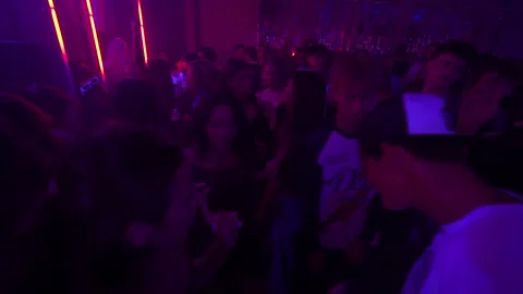 Cinematic High-Angle group of friends vibing at a Dance Floor 4K Vídeos de archivo 329225990