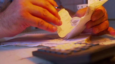Cinematic macro of leafing through a stack of bills in a dark room Video stock 336987456