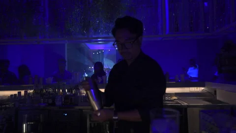Cinematic Medium Shot of a Professional Bartender 4K Vídeos de archivo 329225998