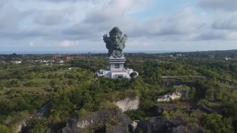 Cinematic orbit of GWK statue Stock Footage 329393145