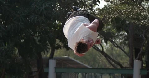 A cinematic parkour stunt with a dynamic time ramp effect and camera zoom out Video stock 313276016