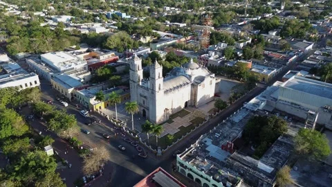 Cinematic pull-back shot revealing the historic center of Valladolid, Mexico Stock Footage 331519629