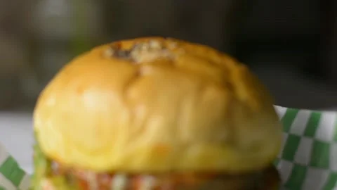 Cinematic Rack Focus on Appetizing Burger with Green Checkered Wrapping 動画素材 342743532