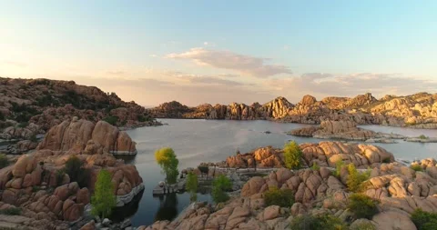 Cinematic reveal of exotic lake with granite rock formations in Arizona Stock Footage