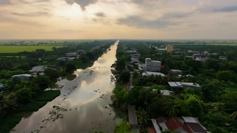 Cinematic river landscape during a quiet dawn in Mekong Delta Vídeos de archivo 336040610