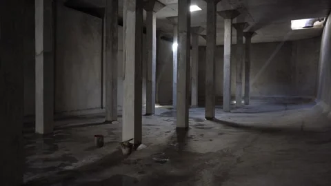Cinematic Shot Inside a Massive Empty Underground Concrete Water Reservoir Vídeos de archivo 335081620
