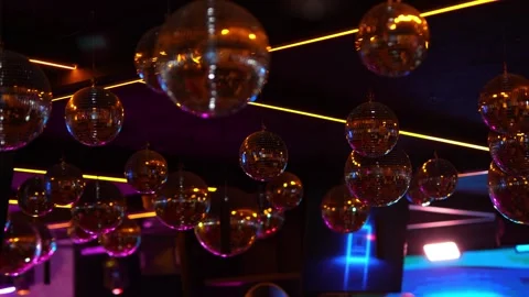 Cinematic shot of multiple hanging disco balls in a dark nightclub. 库存影片 329437813