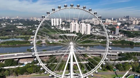 Cinematic slow forward drone flight approaching the Ferris wheel at Villa-Lobos Vídeo Stock 339101959