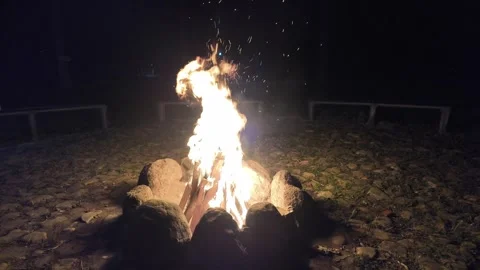Cinematic Slow Motion: Crackling Campfire with Flying Sparks at Night Stock-Footage 334200911