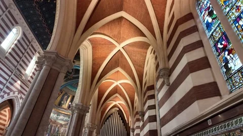 Cinematic Slow Motion Of Pointed Arches In All Saints Anglican Church 스톡 동영상 333263325