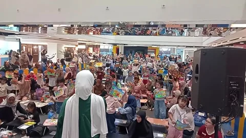 Cinematic slow pan shot of a crowded kids coloring contest at a mall atrium Stock Footage 337531238