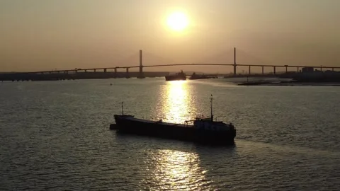 Cinematic Sunset over QE2 Bridge with Cargo Ship on River Thames Video stock 316698603