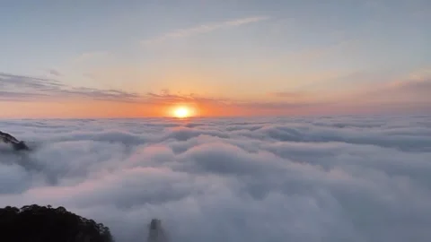 Cinematic Sunset Time-lapse Sun Setting Behind Fast Moving Clouds and Horizo Vídeos de archivo 328287605