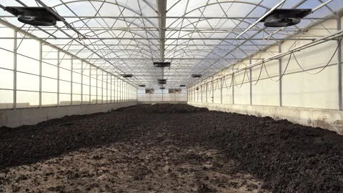 Cinematic Tilt-Down Shot of Sludge Drying Greenhouse at Wastewater Facility Vídeos de archivo 334877135