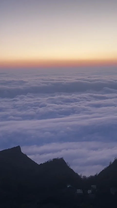 Cinematic Timelapse of Rolling Sea of Clouds at Sunrise in Dawa Gengza, Sich Stock Footage 330303639