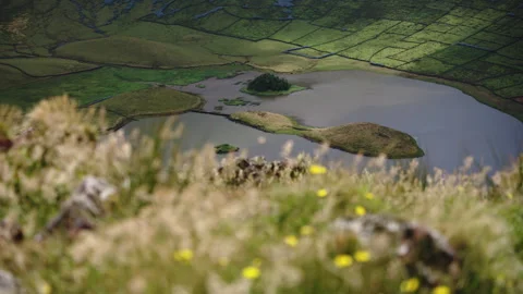 Cinematic Top-Down View of Lagoa Caldeir o with its Iconic Volcanic Islets Vídeo Stock 335011483