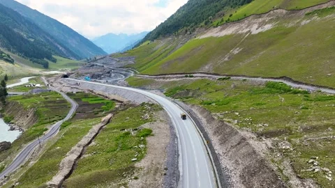 Cinematic tracking shot of lorry on remote mountain highway Himalayas. Stock-Footage 337618552