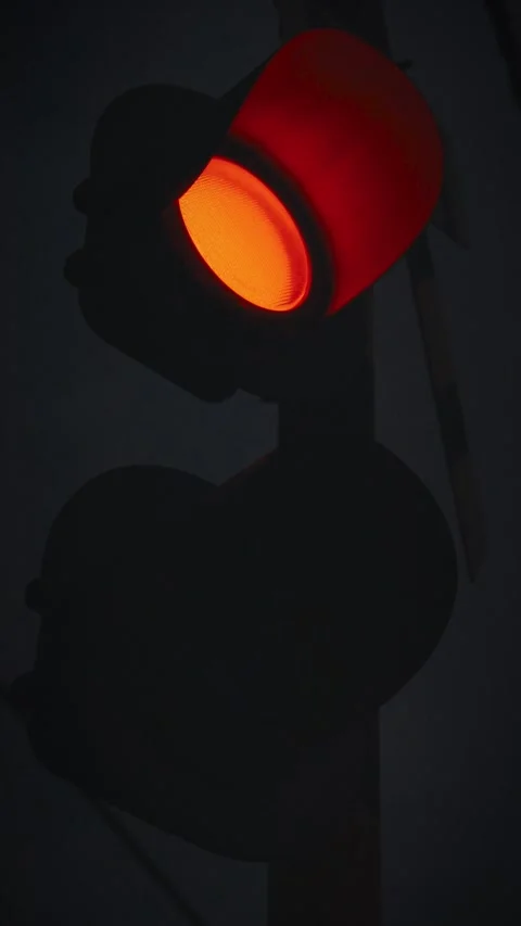 Cinematic vertical close-up of a red flashing warning light in Japan Vidéo 345699690