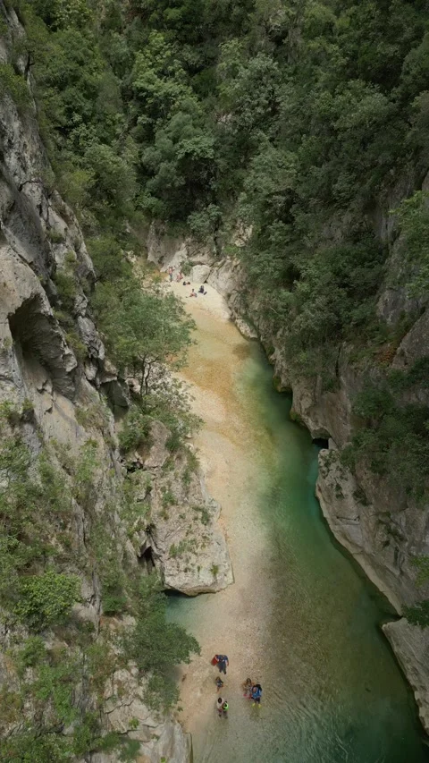 Cinematic vertical fly-through of the crystal clear Acheron springs 库存影片 347440493