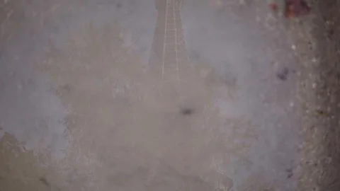 Cinematic Video of the eiffel Tower reflected inside a puddle 스톡 동영상 98599610