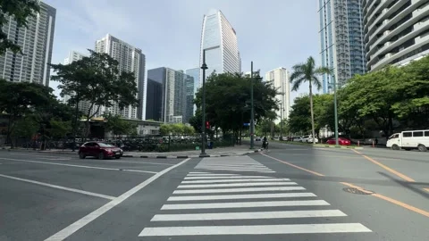 Cinematic View of a Pedestrian Crossing in BGC 4k 60fps Vídeo Stock 339206589