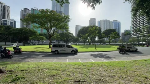 Cinematic View of a Roundabout and Traffic in BGC 4k 60fps Vídeo Stock 339207096