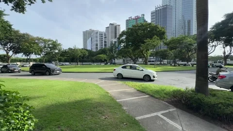 Cinematic View of a Street Intersection in BGC 4k 60fps Vídeo Stock 339207219