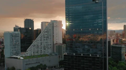 Cinematic view on sunset light and golden clouds over the modern Mexico district Video stock 138133344