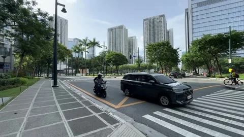 Cinematic View of Traffic in a Modern BGC Street 4k 60fps 스톡 동영상 339206857