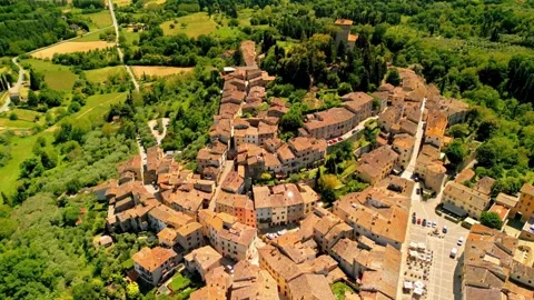 Cinematic View Of Tuscany Town With Mountain Scenery, Italy 스톡 동영상 323530153