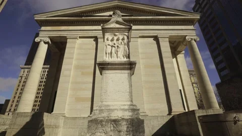 Cinematic wide angle pan of old fashioned court house in downtown setting Stock Footage 147900982