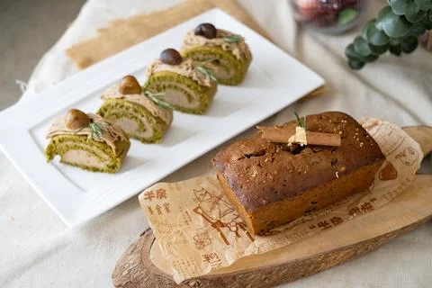 Cinnamon bread loaf set on cafe table. 스톡 사진