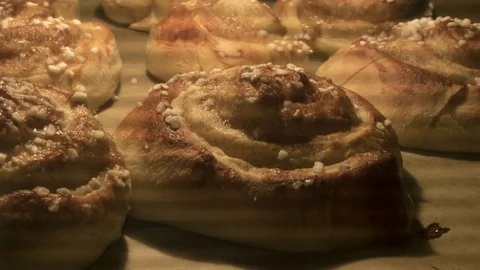 Cinnamon buns time-lapse of baking Vidéo 81638460