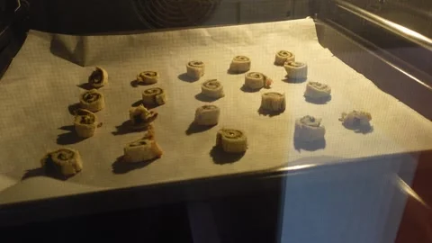 Cinnamon roll slices ready for baking in an oven Stock Footage 285949606