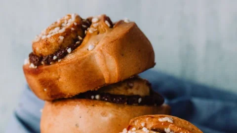 Cinnamon rolls Stock Footage 137931512