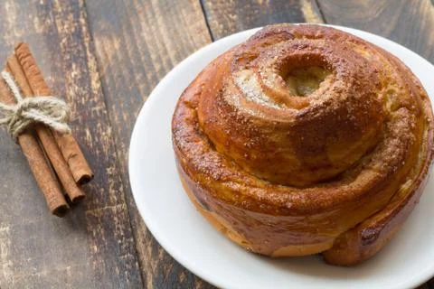 Cinnamon rolls on the table. horizontal top view Foto stock