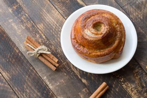 Cinnamon rolls on the table. horizontal top view Foto stock
